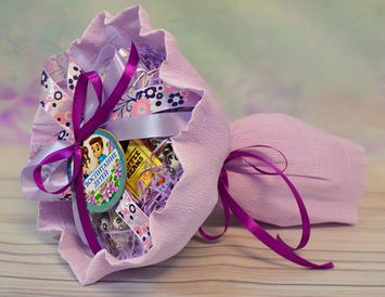 Подарок воспитателю букет из чая и конфет "В садик"