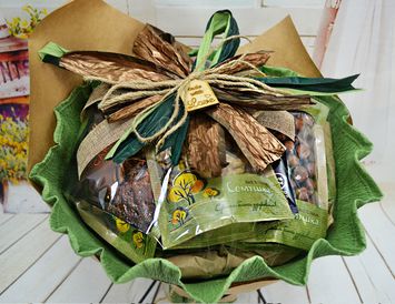 Букет из орехов с чаем и кофе