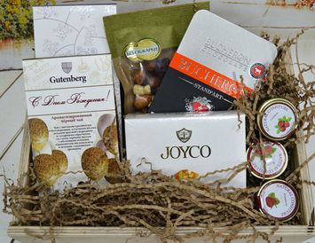 Подарочный набор на день рождения в деревянном ящике с гравировкой