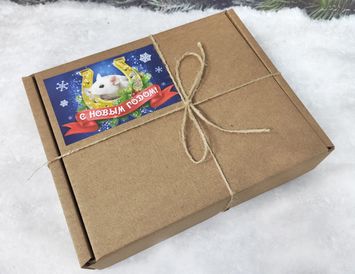 Подарок на Новый год "Мышка" с чаем, марципаном и пряностями
