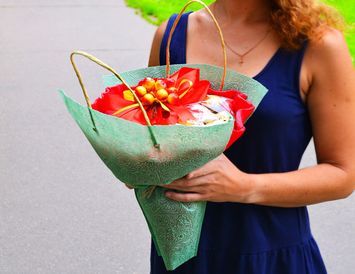 Сумочка из фетра для переноски букета