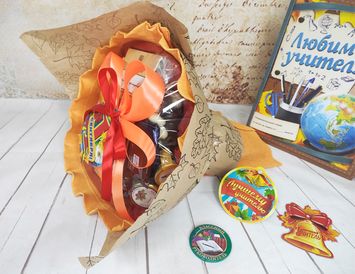 Букет из конфет на 1 сентября с ежедневником для учителя