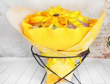 Букет с чаем "Желтый цветок"