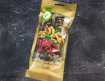 Чурчхела с грецким орехом и клюквой 180 г.