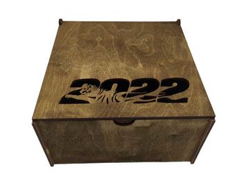 Деревянная коробка подарочная на Новый год 2022