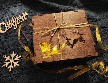 Новогодний подарок женщине с кофе "Рукавички"