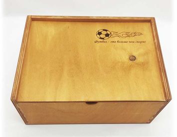 Деревянныая подарочная коробка "Футбол"