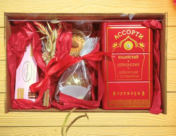 Подарочный набор с чаем и сладостями