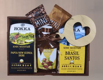 Набор из 2 видов кофе молотого, 2 видов шоколада, сиропа и трафарета для кофе "Mrs. Coffee" №1