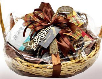 Корзина чай, кофе, шоколад и орешки "В день рождения"