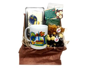 Подарок учителю на День учителя с кружкой, пряником, орешками и чаем.