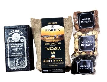 Бокс подарочный на Новый год с чаем, кофе и орехами.