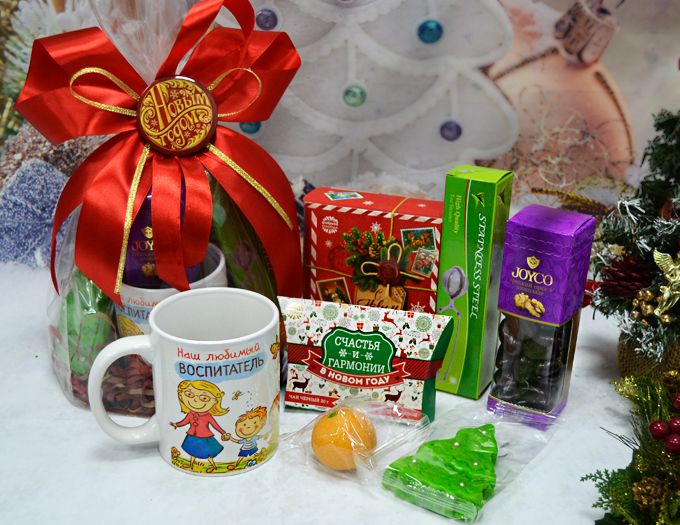 Подарочный набор из чая и кружки для Воспитателя на Новый Год