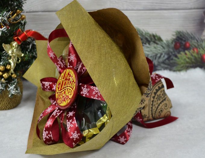 Новогодний букет из чайных пакетиков с орешками